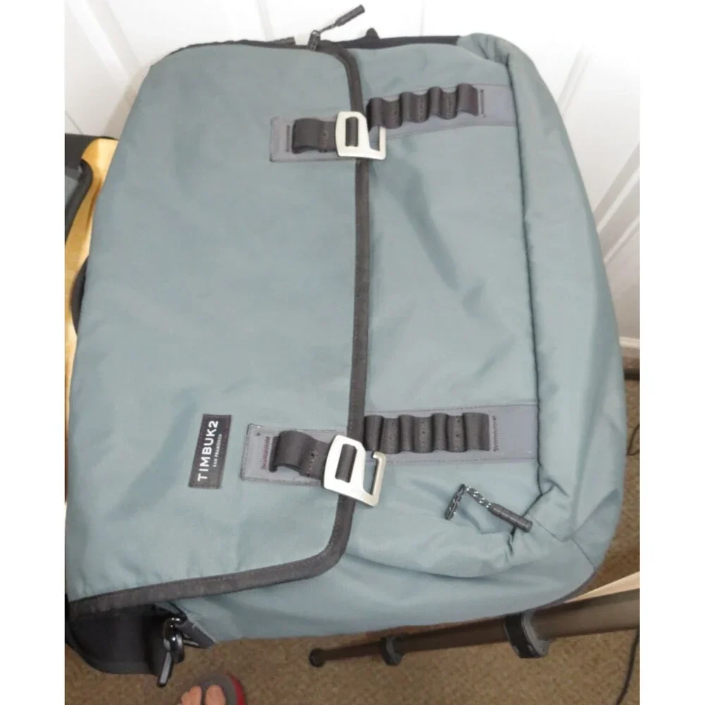 Timbuk2 Command Messenger Laptop Bag Gray/Black Crossbody Strap Large
